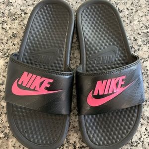 Used Women Benassi Nike Slides size 6 black